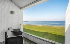 3 Bedroom Stunning Apartment In Ebeltoft